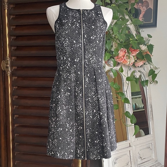 Romeo & Juliet Couture Dresses & Skirts - NWT $208 Romeo Juliet Fit Flare Black and White Dress Scuba Feel Pockets Medium